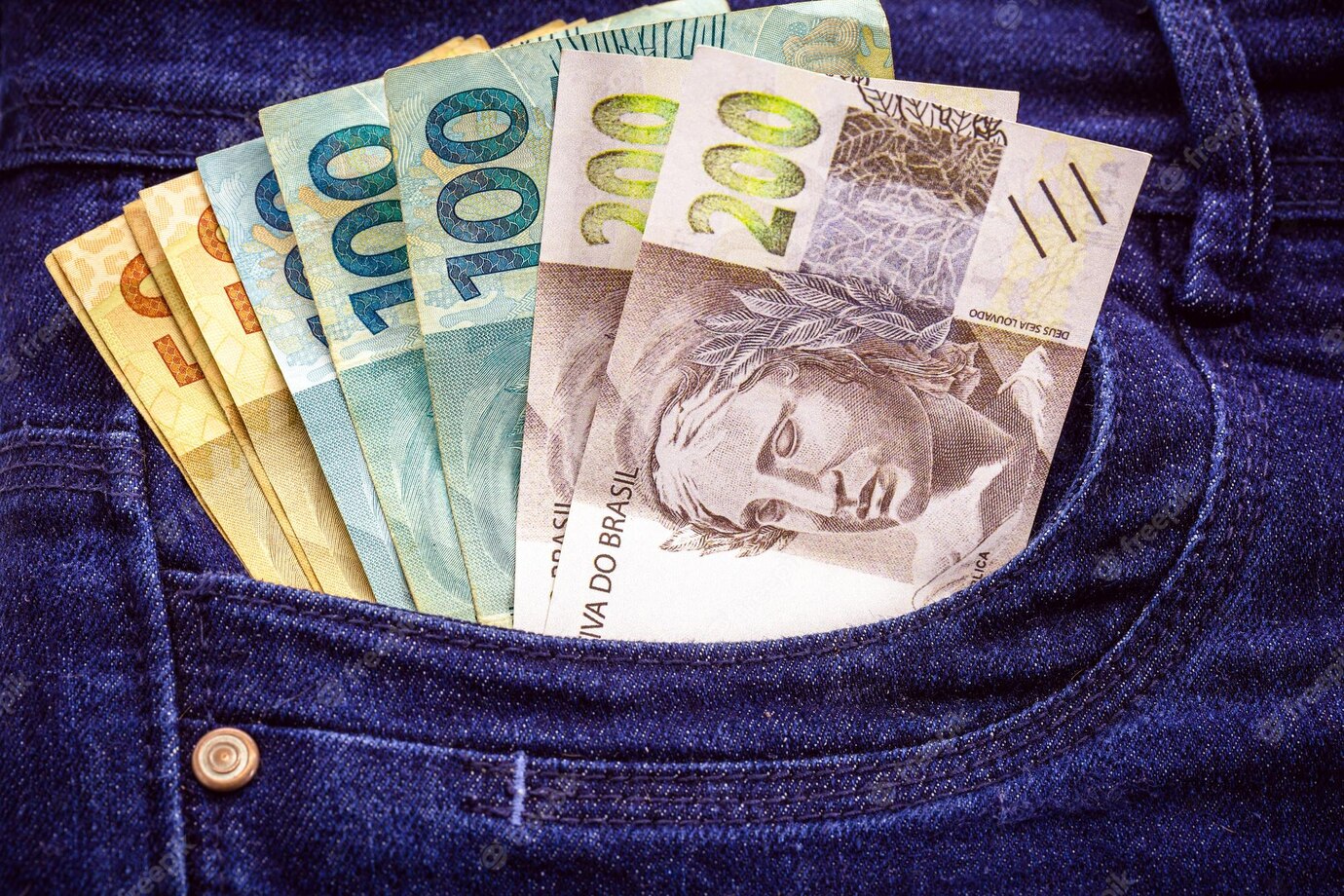 DINHEIRO NO BOLSO